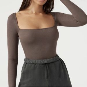 Joah Brown long sleeved square neck m/l